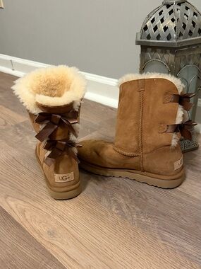 UGG Bailey Bow II Chestnut Sheepskin Winter Boots Women’s Size 9